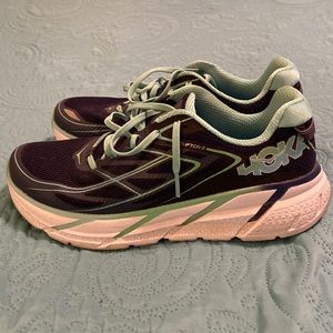 Used women’s size Hoka One size 8
